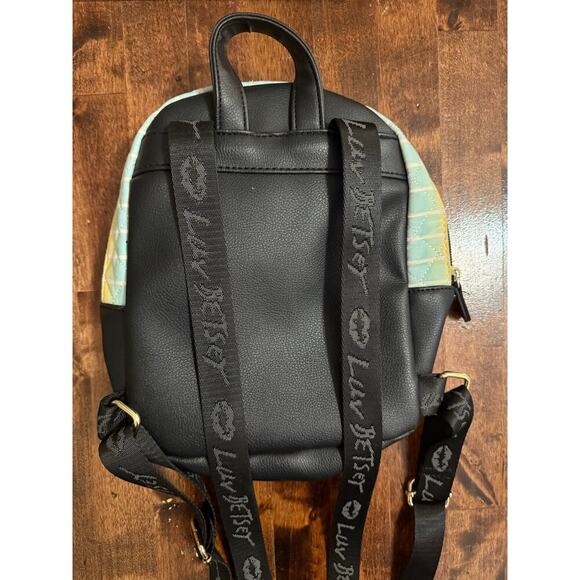 Luv Betsey by Betsey Johnson Rainbow Quilted Backpack Purse Vintage Y2K - Picture 4 of 6